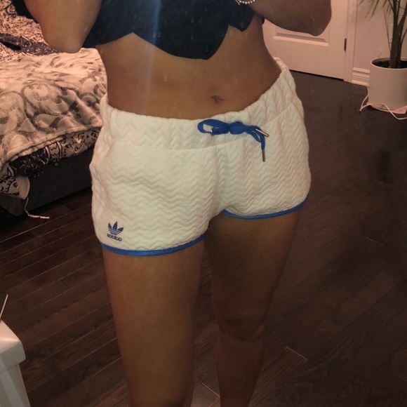 White adidas cloud shorts - Picture 4 of 5